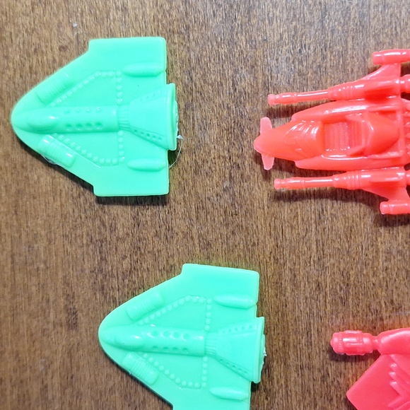 Colorful Space Ship Game Pieces - Picture 4 of 4